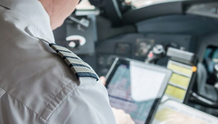 airlines-pilot-holding-efb-device airlines-pilot-holding-efb-device