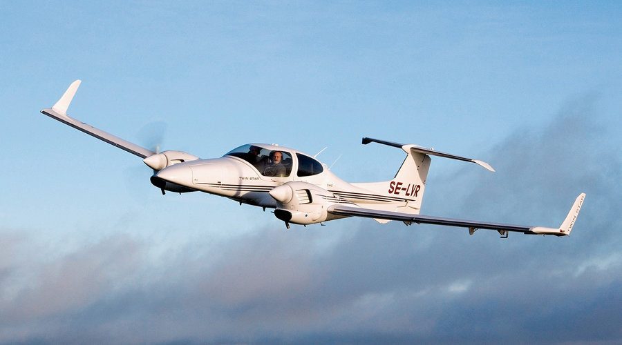 general-aviation-diamond-da-42-in-flight general-aviation-diamond-da-42-in-flight